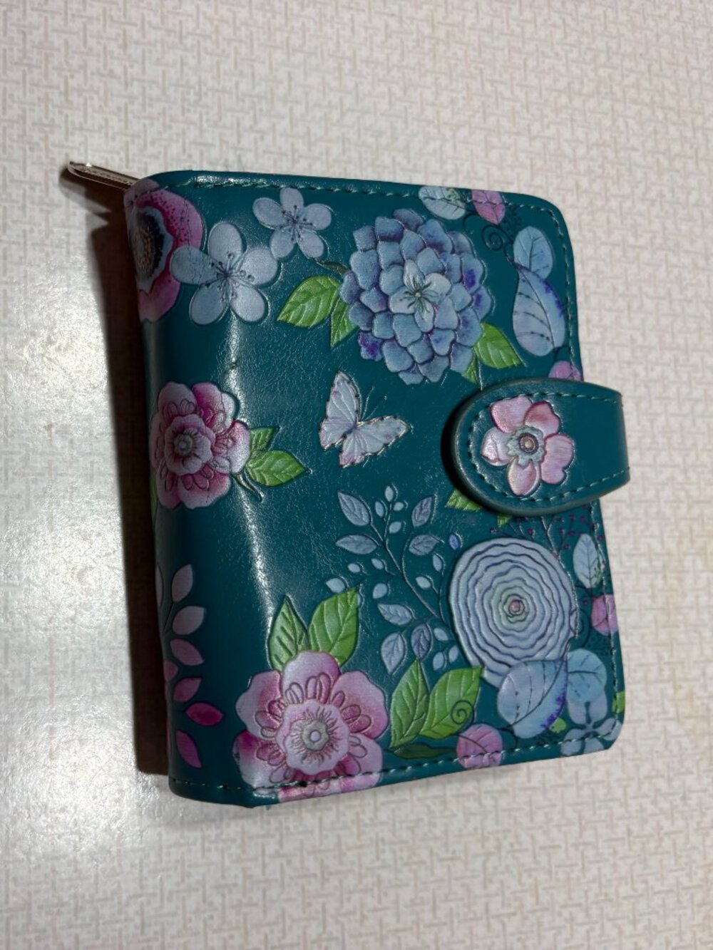 NWOT Pretty Floral Teal Bifold with zipper coin pocket on outside